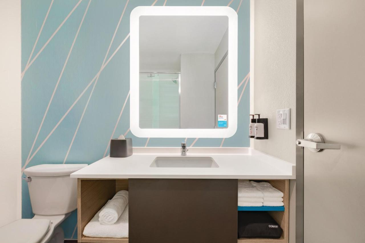 Avid Hotel-Midland Luaran gambar