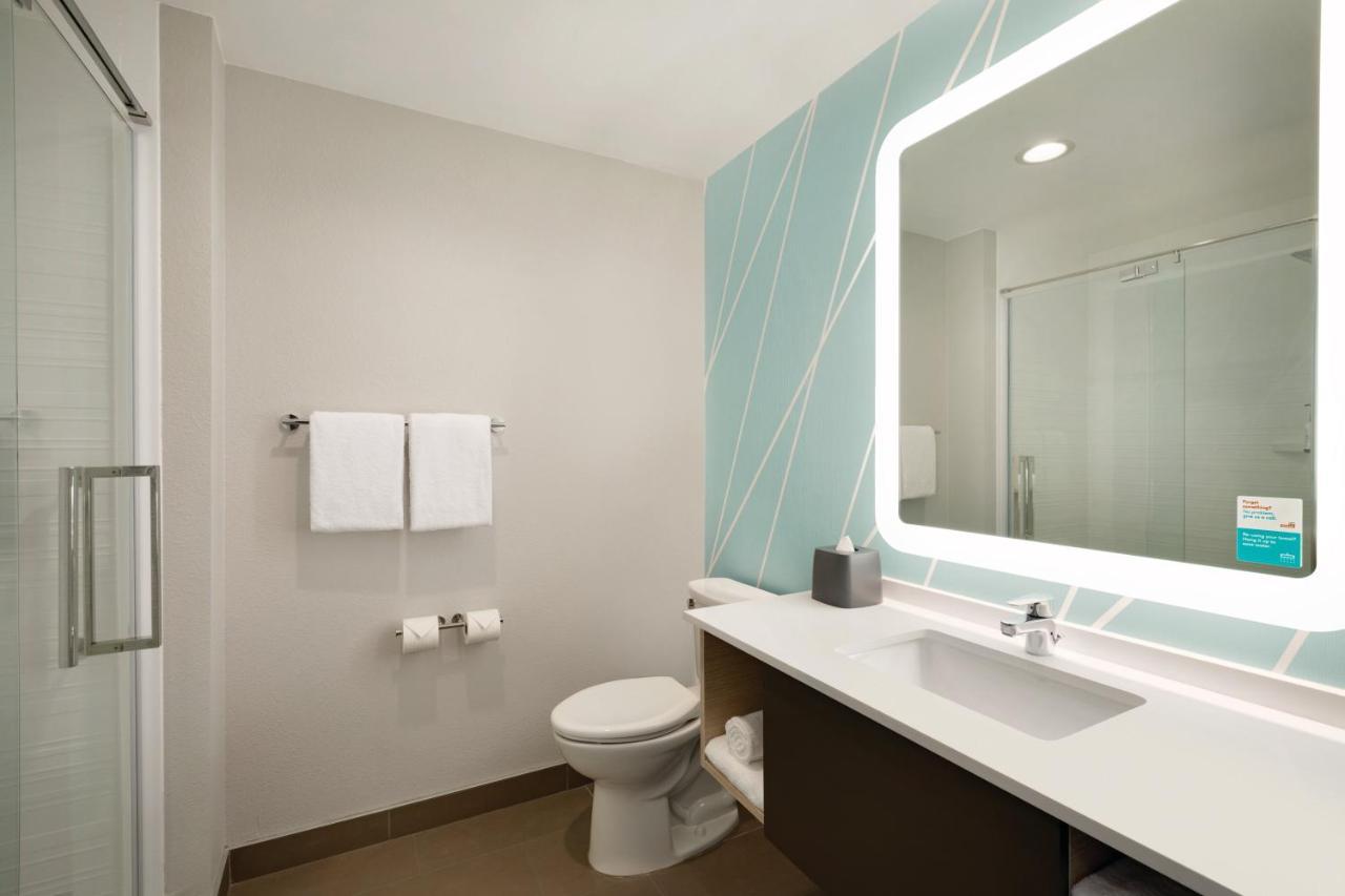 Avid Hotel-Midland Luaran gambar