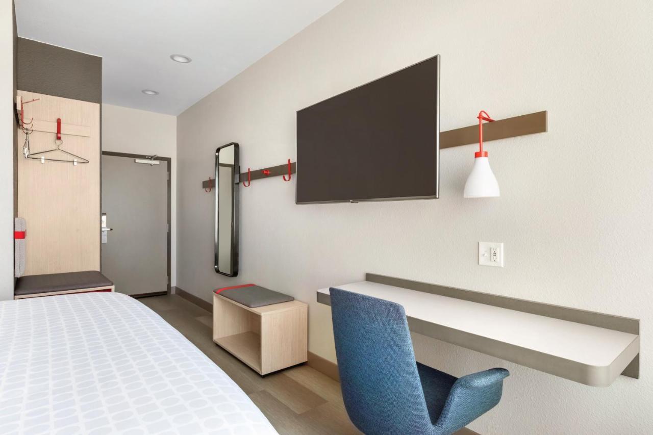 Avid Hotel-Midland Luaran gambar